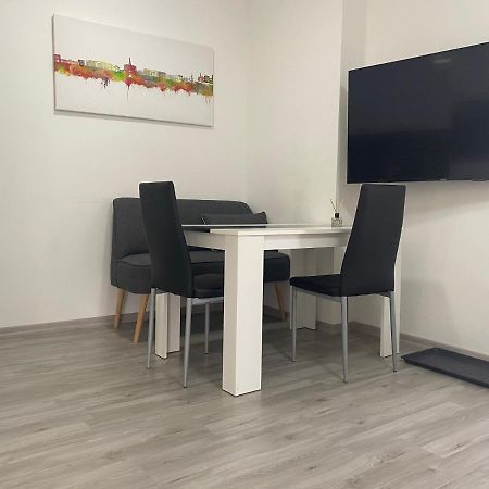 קאסל Urbanes, Modernes Apartment Mit Parkplatz מראה חיצוני תמונה